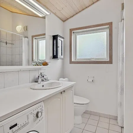 4 Bedroom Cozy In Prázdninový dům