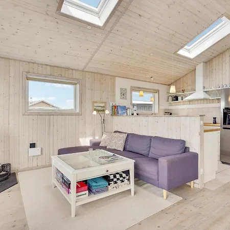 펜션 4 Bedroom Cozy In