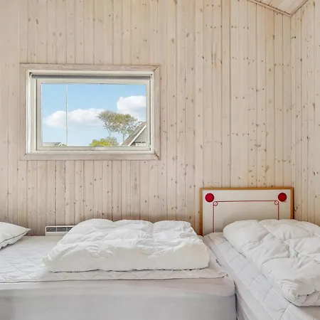 펜션 4 Bedroom Cozy In 아센스