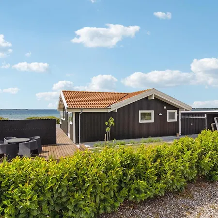 4 Bedroom Cozy In Prázdninový dům *