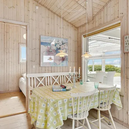 펜션 4 Bedroom Cozy In