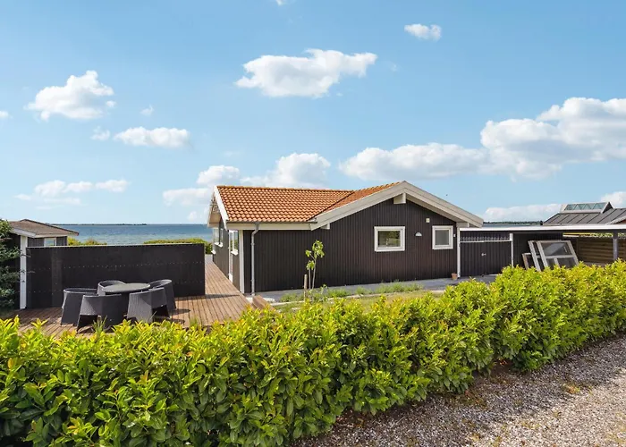 4 Bedroom Cozy In Nyaraló *